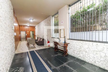 Apartamento à venda com 212m², 3 quartos e 1 vaga Apartamento à venda com 212m², 3 quartos e 1 vagaHall