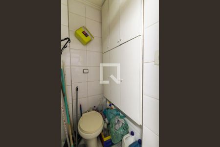 Apartamento à venda com 212m², 3 quartos e 1 vaga Apartamento à venda com 212m², 3 quartos e 1 vagaBanheiro De Serviço