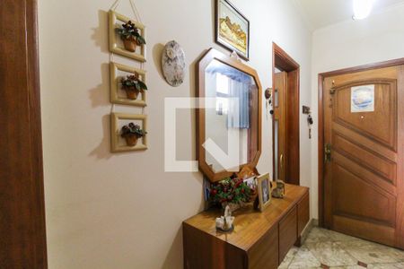Apartamento à venda com 212m², 3 quartos e 1 vaga Apartamento à venda com 212m², 3 quartos e 1 vagaHall