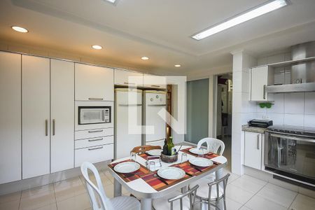 Casa à venda com 620m², 5 quartos e 5 vagasCozinha