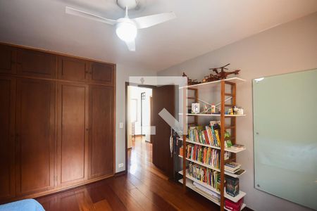 Casa à venda com 620m², 5 quartos e 5 vagasQuarto 2