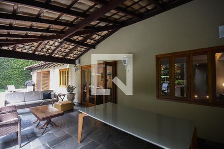 Casa à venda com 620m², 5 quartos e 5 vagasQuintal