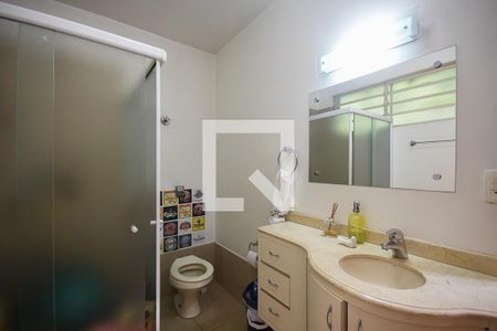 Casa à venda com 620m², 5 quartos e 5 vagasBanheiro Suíte 3