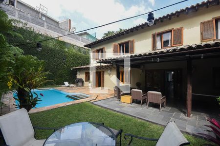 Casa à venda com 620m², 5 quartos e 5 vagasPiscina