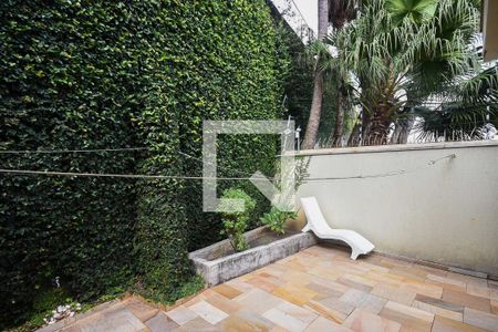 Casa à venda com 620m², 5 quartos e 5 vagasFundos