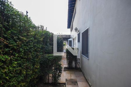 Casa à venda com 620m², 5 quartos e 5 vagasLateral