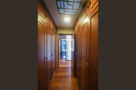 Casa à venda com 620m², 5 quartos e 5 vagasArmário da Suíte 2