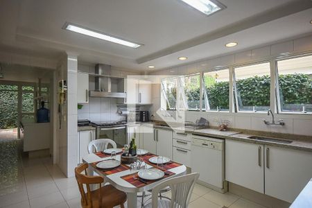 Casa à venda com 620m², 5 quartos e 5 vagasCozinha