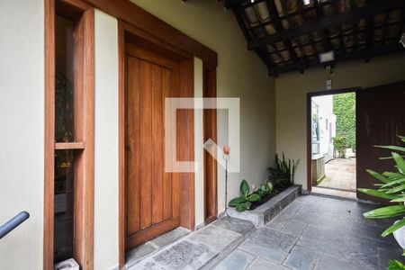 Casa à venda com 620m², 5 quartos e 5 vagasEntrada