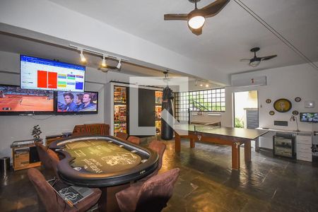 Casa à venda com 620m², 5 quartos e 5 vagasSalão de Jogos