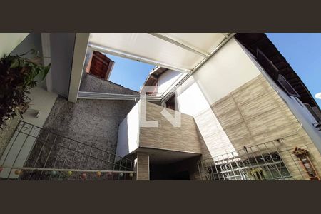 Casa à venda com 169m², 4 quartos e 2 vagas Casa à venda com 169m², 4 quartos e 2 vagasTelhado Retrátio