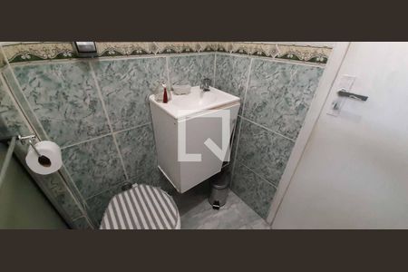 Casa à venda com 169m², 4 quartos e 2 vagas Casa à venda com 169m², 4 quartos e 2 vagasBanheiro Social