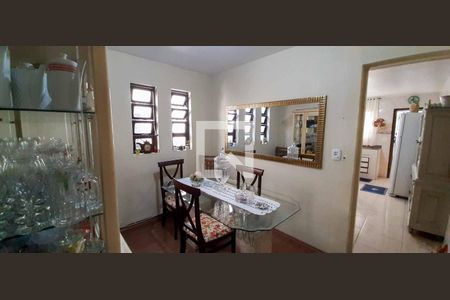 Casa à venda com 169m², 4 quartos e 2 vagas Casa à venda com 169m², 4 quartos e 2 vagasSala de Jantar