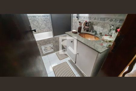 Casa à venda com 169m², 4 quartos e 2 vagas Casa à venda com 169m², 4 quartos e 2 vagasBanheiro da Suíte