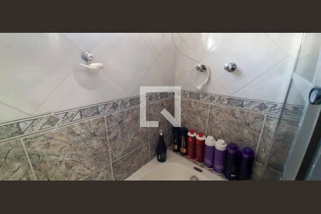 Casa à venda com 169m², 4 quartos e 2 vagas Casa à venda com 169m², 4 quartos e 2 vagasBanheiro da Suíte