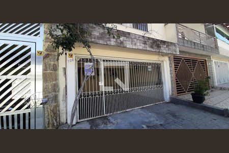 Casa à venda com 169m², 4 quartos e 2 vagas Casa à venda com 169m², 4 quartos e 2 vagasFachada da casa