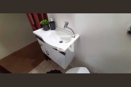 Casa à venda com 169m², 4 quartos e 2 vagas Casa à venda com 169m², 4 quartos e 2 vagasLavabo