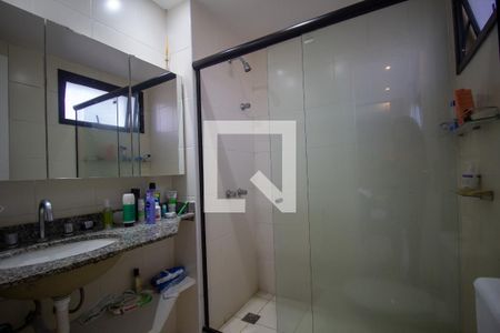 Apartamento à venda com 217m², 3 quartos e 2 vagas Apartamento à venda com 217m², 3 quartos e 2 vagasBanheiro da Suíte