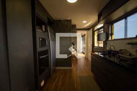 Apartamento à venda com 217m², 3 quartos e 2 vagas Apartamento à venda com 217m², 3 quartos e 2 vagasCozinha e Área de Serviço