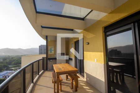 Apartamento à venda com 217m², 3 quartos e 2 vagas Apartamento à venda com 217m², 3 quartos e 2 vagasVaranda