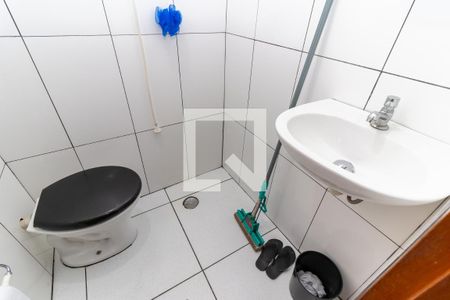 Banheiro de casa para alugar com 1 quarto, 44m² em Conjunto Residencial José Bonifácio, São Paulo