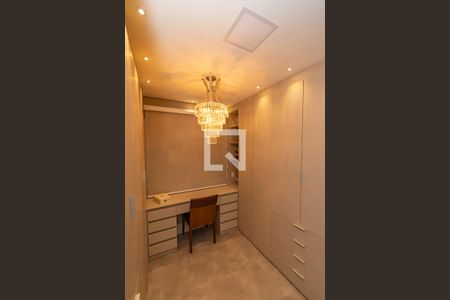 Apartamento à venda com 189m², 4 quartos e 3 vagasCloset da Suíte 2