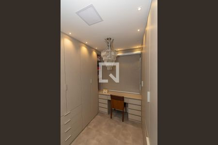 Apartamento à venda com 189m², 4 quartos e 3 vagasCloset da Suíte 2