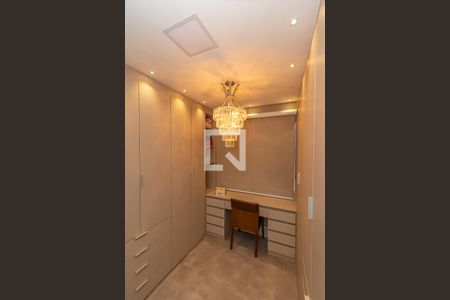 Apartamento à venda com 189m², 4 quartos e 3 vagasCloset da Suíte 2