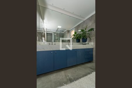 Apartamento à venda com 189m², 4 quartos e 3 vagasBanheiro da Suíte 2