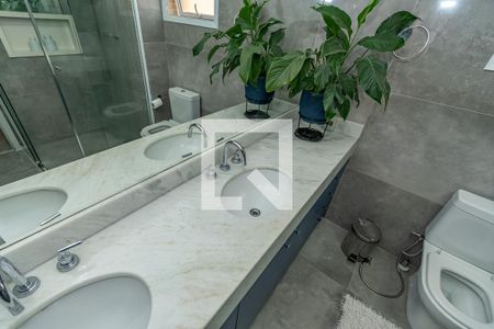 Apartamento à venda com 189m², 4 quartos e 3 vagasDetalhe Banheiro da Suíte 2