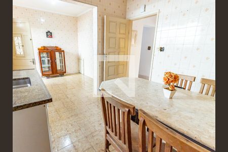 Casa à venda com 150m², 5 quartos e 1 vaga Casa à venda com 150m², 5 quartos e 1 vagaCozinha
