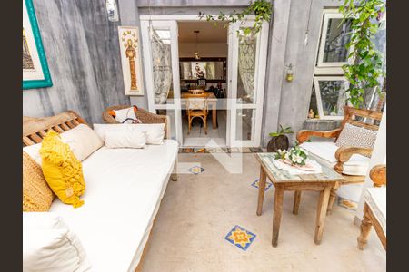 Casa à venda com 150m², 5 quartos e 1 vaga Casa à venda com 150m², 5 quartos e 1 vagaQuintal - Casa 2