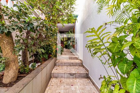 Casa à venda com 250m², 3 quartos e 3 vagas Casa à venda com 250m², 3 quartos e 3 vagasHall