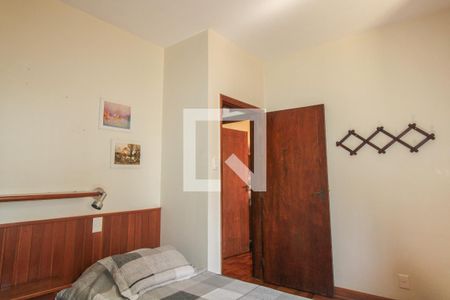 Casa à venda com 525m², 5 quartos e 5 vagas Casa à venda com 525m², 5 quartos e 5 vagasQuarto 3