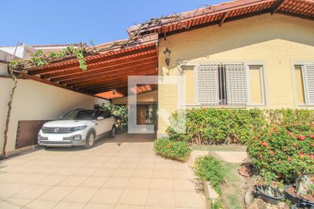 Casa à venda com 525m², 5 quartos e 5 vagas Casa à venda com 525m², 5 quartos e 5 vagasÁrea Externa
