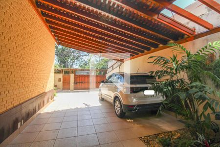 Casa à venda com 525m², 5 quartos e 5 vagas Casa à venda com 525m², 5 quartos e 5 vagasÁrea Externa