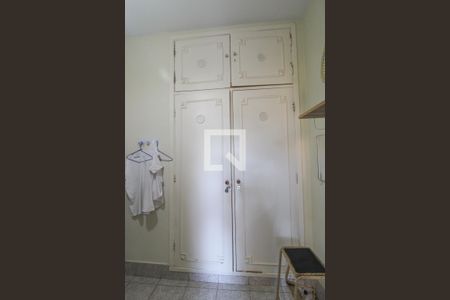 Casa à venda com 525m², 5 quartos e 5 vagas Casa à venda com 525m², 5 quartos e 5 vagasQuarto de Serviço