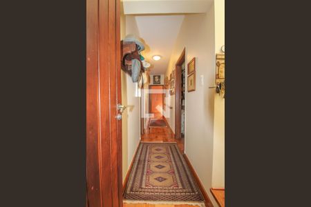 Casa à venda com 525m², 5 quartos e 5 vagas Casa à venda com 525m², 5 quartos e 5 vagasCorredor