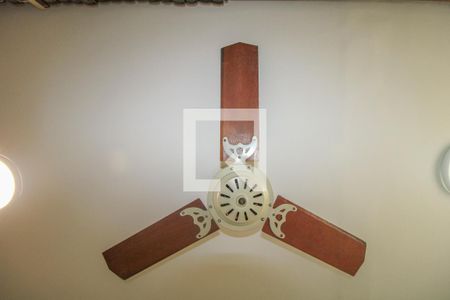 Casa à venda com 525m², 5 quartos e 5 vagas Casa à venda com 525m², 5 quartos e 5 vagasEscritório