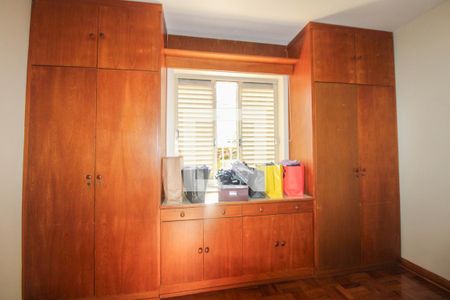 Casa à venda com 525m², 5 quartos e 5 vagas Casa à venda com 525m², 5 quartos e 5 vagasQuarto 2