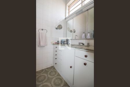 Casa à venda com 525m², 5 quartos e 5 vagas Casa à venda com 525m², 5 quartos e 5 vagasBanheiro do Quarto 3