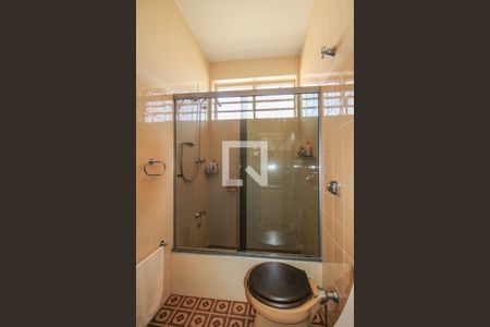 Casa à venda com 525m², 5 quartos e 5 vagas Casa à venda com 525m², 5 quartos e 5 vagasBanheiro Social