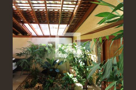 Casa à venda com 525m², 5 quartos e 5 vagas Casa à venda com 525m², 5 quartos e 5 vagasVista