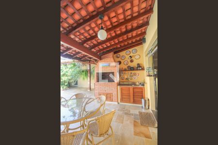 Casa à venda com 525m², 5 quartos e 5 vagas Casa à venda com 525m², 5 quartos e 5 vagasÁrea Externa