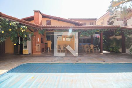 Casa à venda com 525m², 5 quartos e 5 vagas Casa à venda com 525m², 5 quartos e 5 vagasÁrea Externa