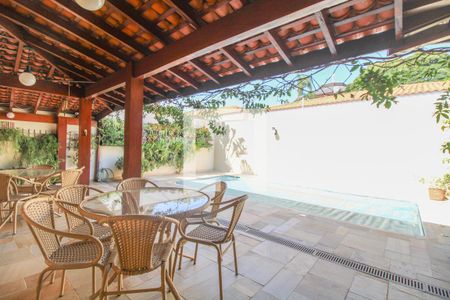 Casa à venda com 525m², 5 quartos e 5 vagas Casa à venda com 525m², 5 quartos e 5 vagasÁrea Externa