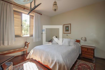 Casa à venda com 525m², 5 quartos e 5 vagas Casa à venda com 525m², 5 quartos e 5 vagasQuarto 4