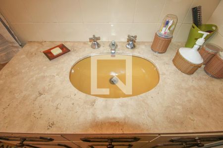 Casa à venda com 525m², 5 quartos e 5 vagas Casa à venda com 525m², 5 quartos e 5 vagasBanheiro Social