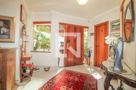 Casa à venda com 525m², 5 quartos e 5 vagas Casa à venda com 525m², 5 quartos e 5 vagasEntrada