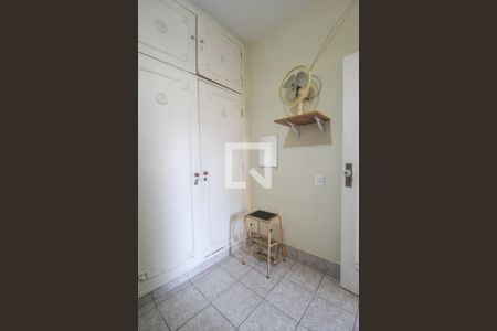 Casa à venda com 525m², 5 quartos e 5 vagas Casa à venda com 525m², 5 quartos e 5 vagasQuarto de Serviço